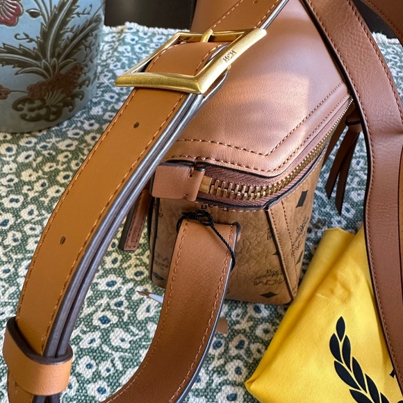 MCM DIAMANT LEATHER CROSSBODY BAG - Picture 6 of 17